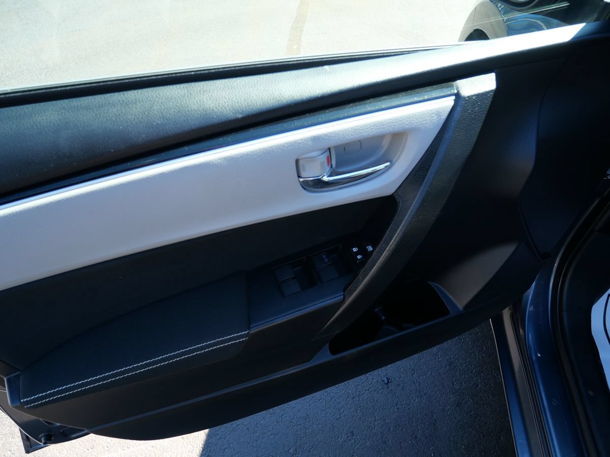 Used 2018 Toyota Corolla LE FWD image 14