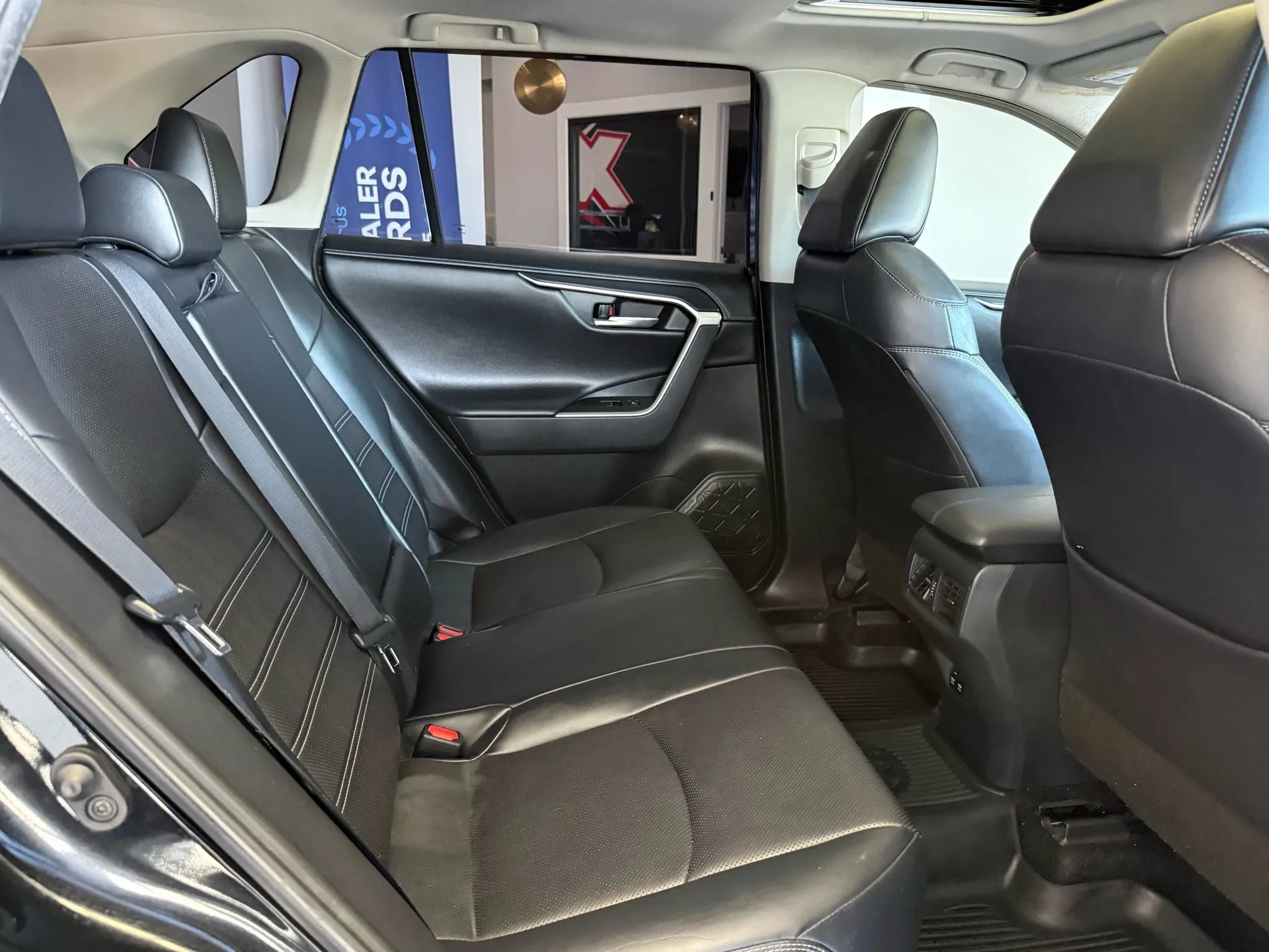 Used 2019 Toyota RAV4 Limited w/ Advanced Technology Package image 29