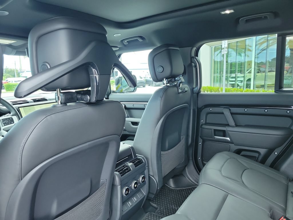 New 2026 Land Rover Defender 110 X-Dynamic SE AWD/4WD image 16