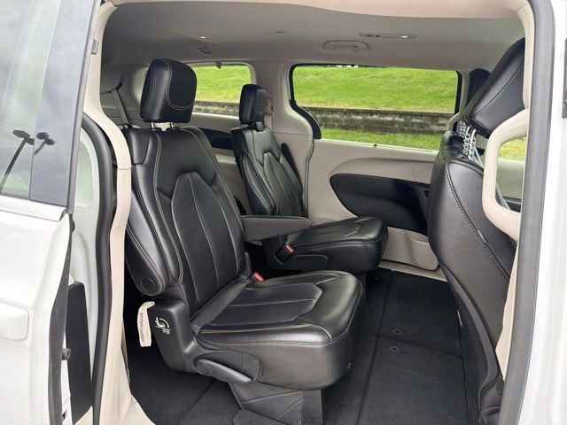 Used 2023 Chrysler Pacifica Touring-L FWD image 30