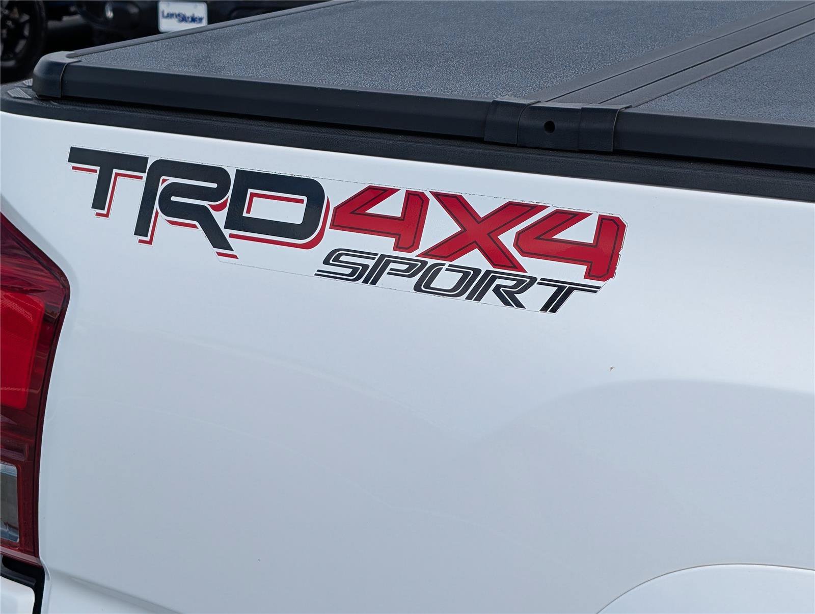 Used 2016 Toyota Tacoma TRD Sport w/ Towing Package AWD/4WD image 10