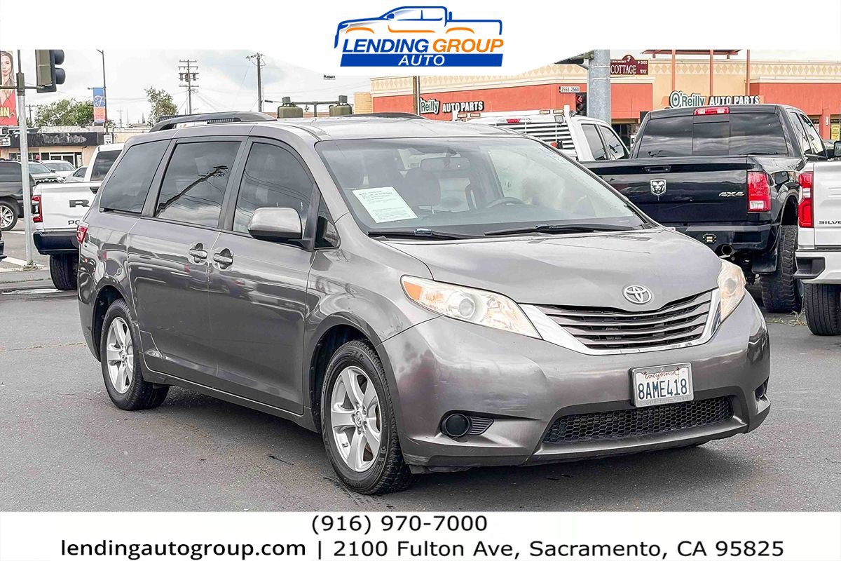 Used 2017 Toyota Sienna LE image 5