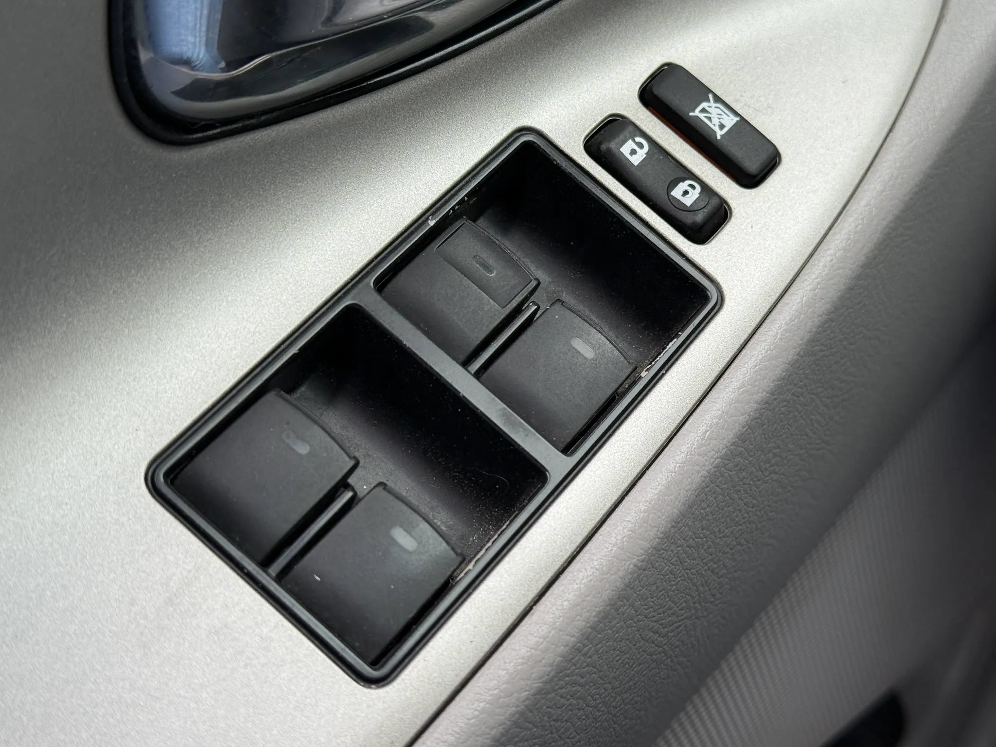 Used 2010 Toyota Camry SE FWD image 24