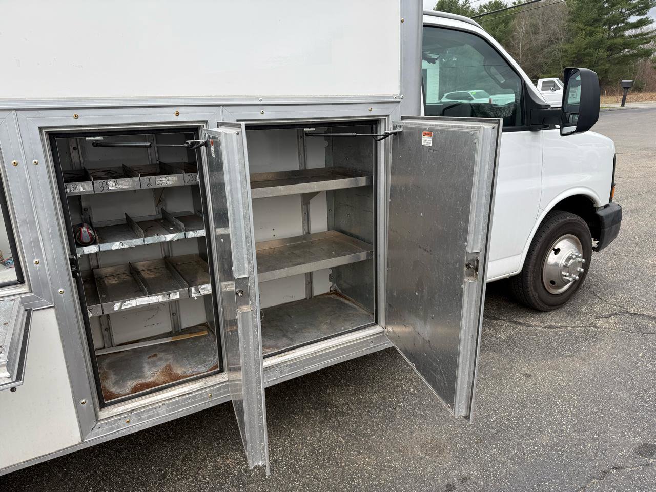 Used 2016 Chevrolet Express 3500 image 9