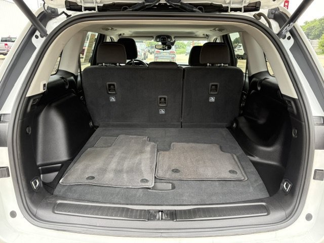 Used 2023 Jeep Grand Cherokee Laredo w/ Luxury Tech Group I AWD/4WD image 10