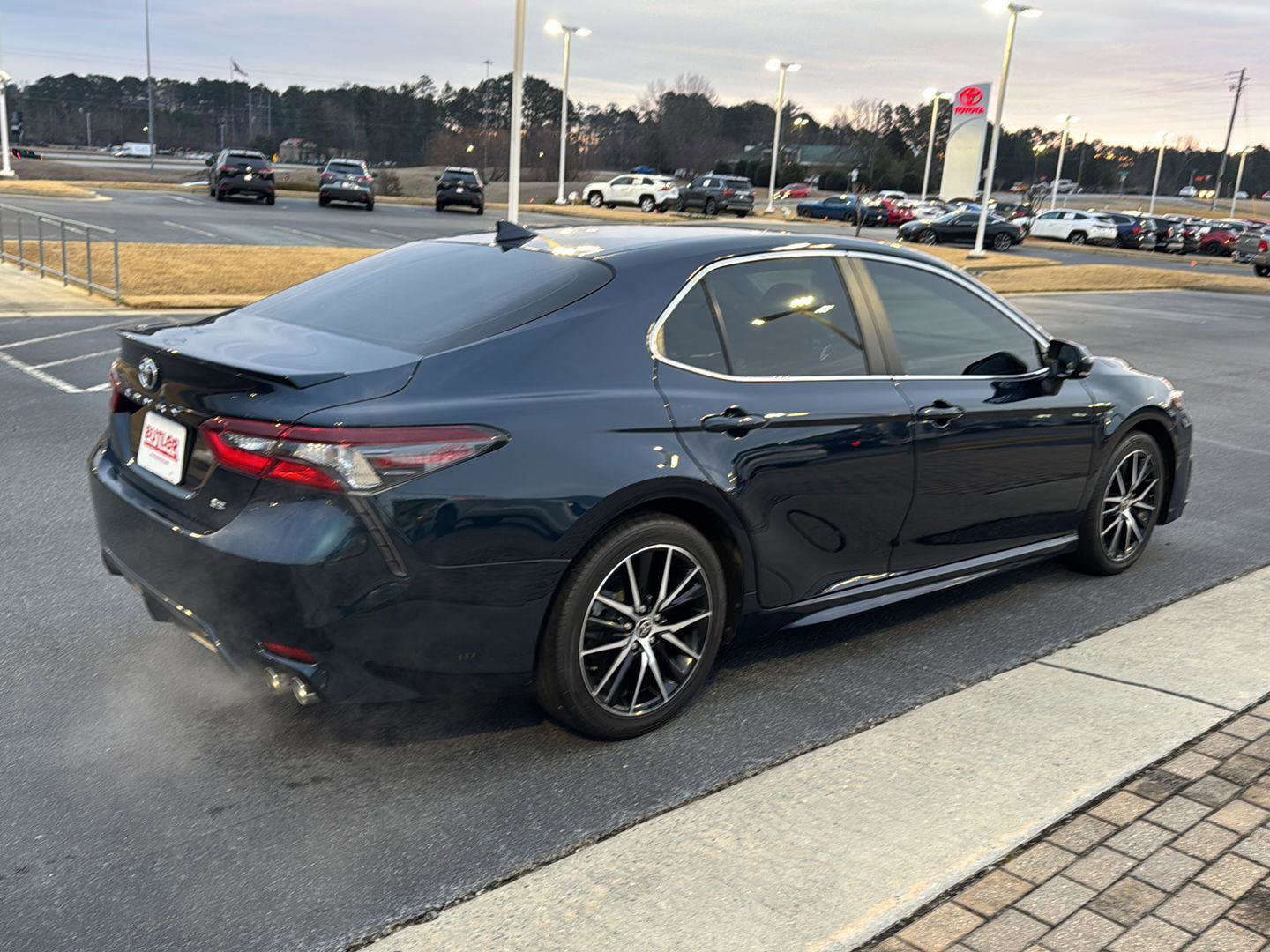Certified 2021 Toyota Camry SE image 5