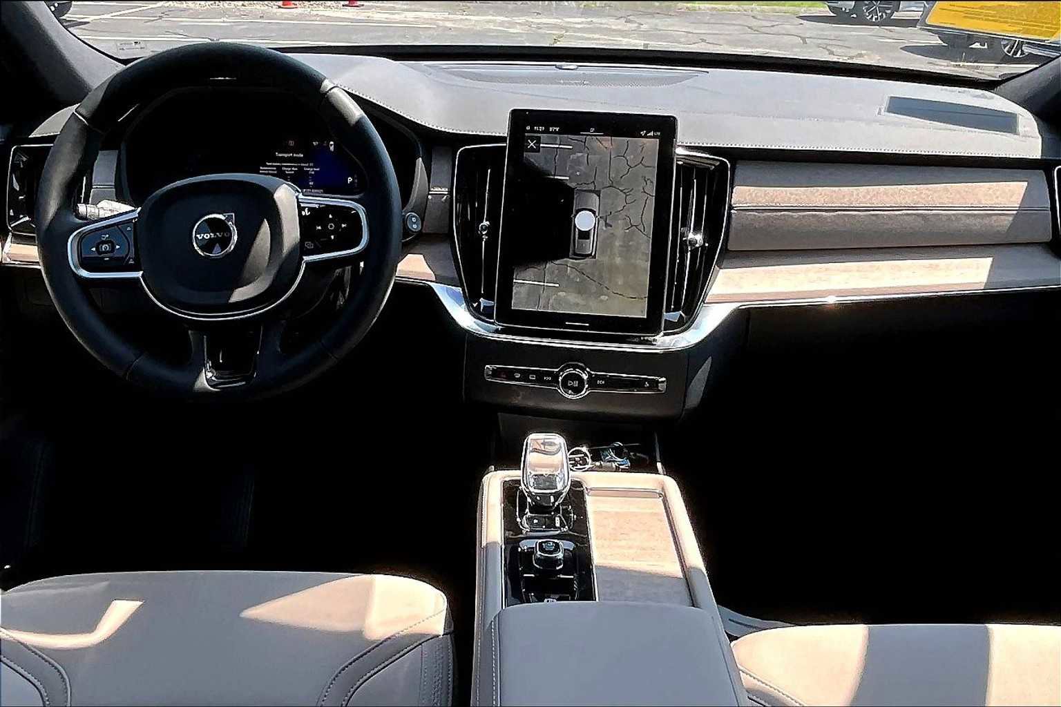 New 2026 Volvo XC90 B6 Plus w/ Protection Package Premier image 7
