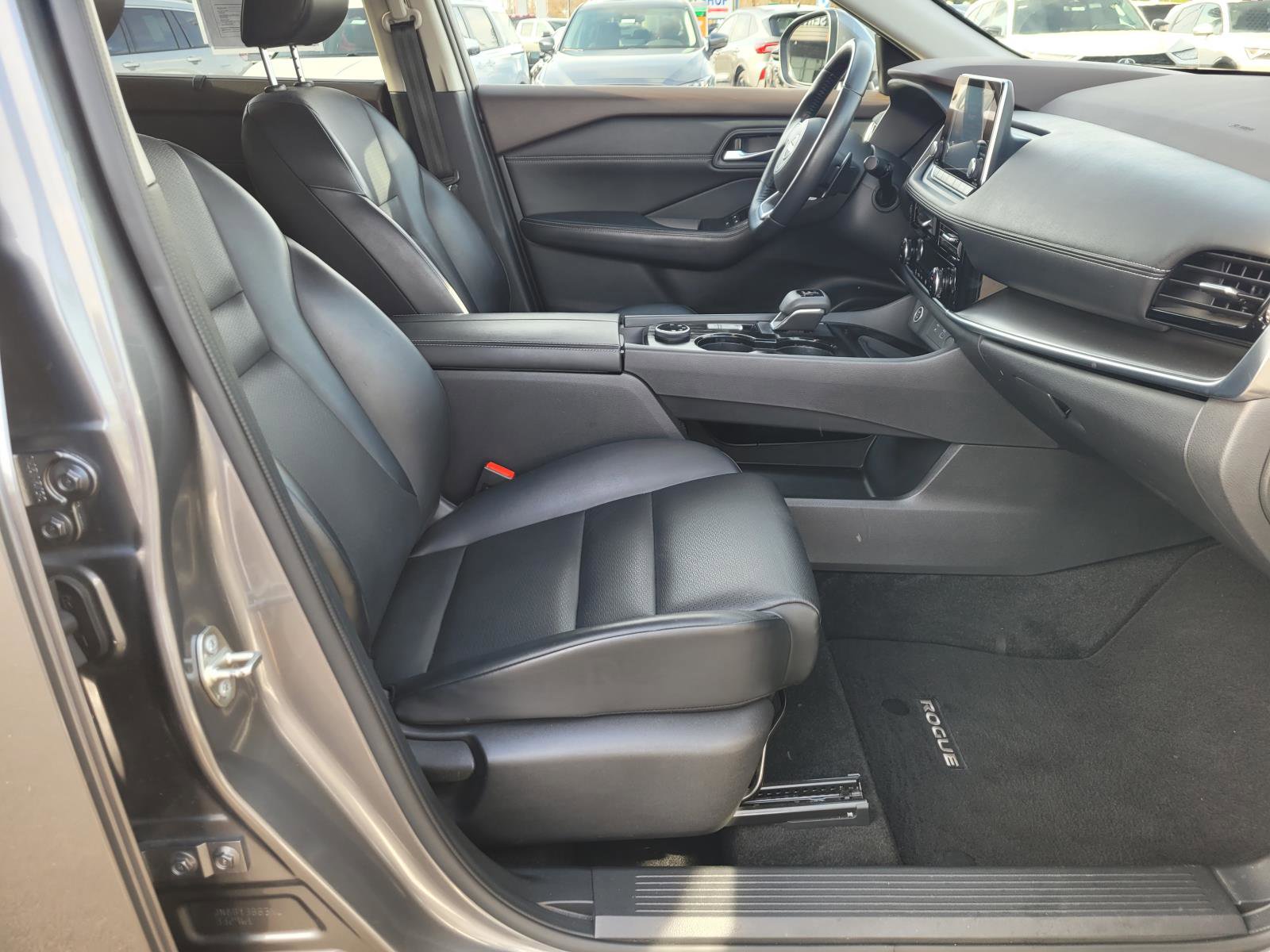 Used 2022 Nissan Rogue SV w/ SV Premium Package image 20