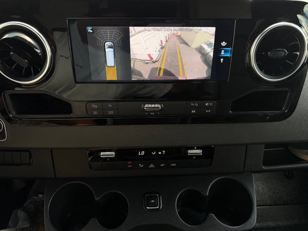 Used 2022 Mercedes-Benz Sprinter 4500 w/ Parking Package image 11