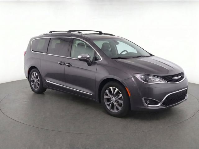Used 2017 Chrysler Pacifica Limited FWD image 6