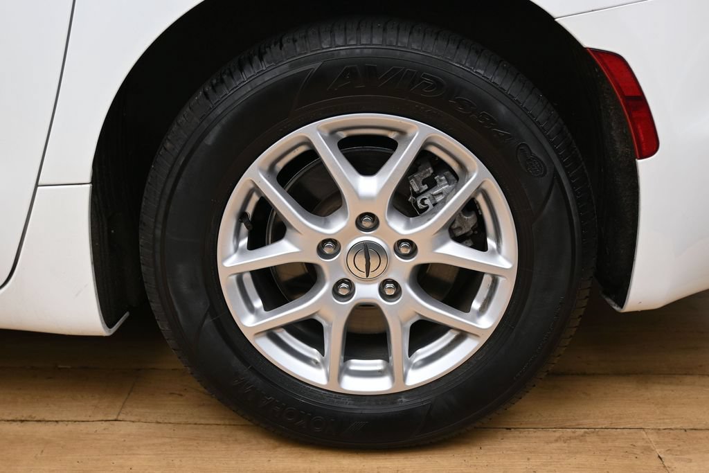 Used 2024 Chrysler Pacifica Touring-L FWD image 12