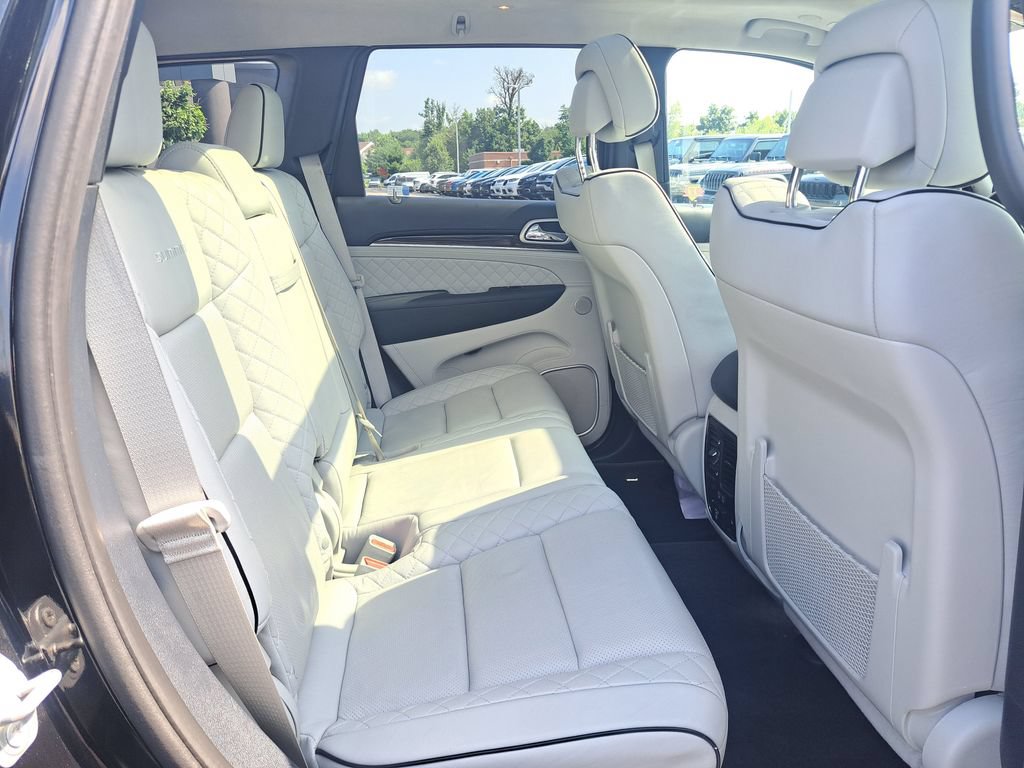 Used 2020 Jeep Grand Cherokee Summit AWD/4WD image 29