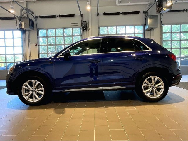 Used 2024 Audi Q3 2.0T Premium w/ Convenience Package AWD/4WD image 3