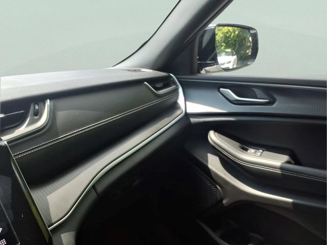 Used 2024 Jeep Grand Cherokee Altitude AWD/4WD image 27