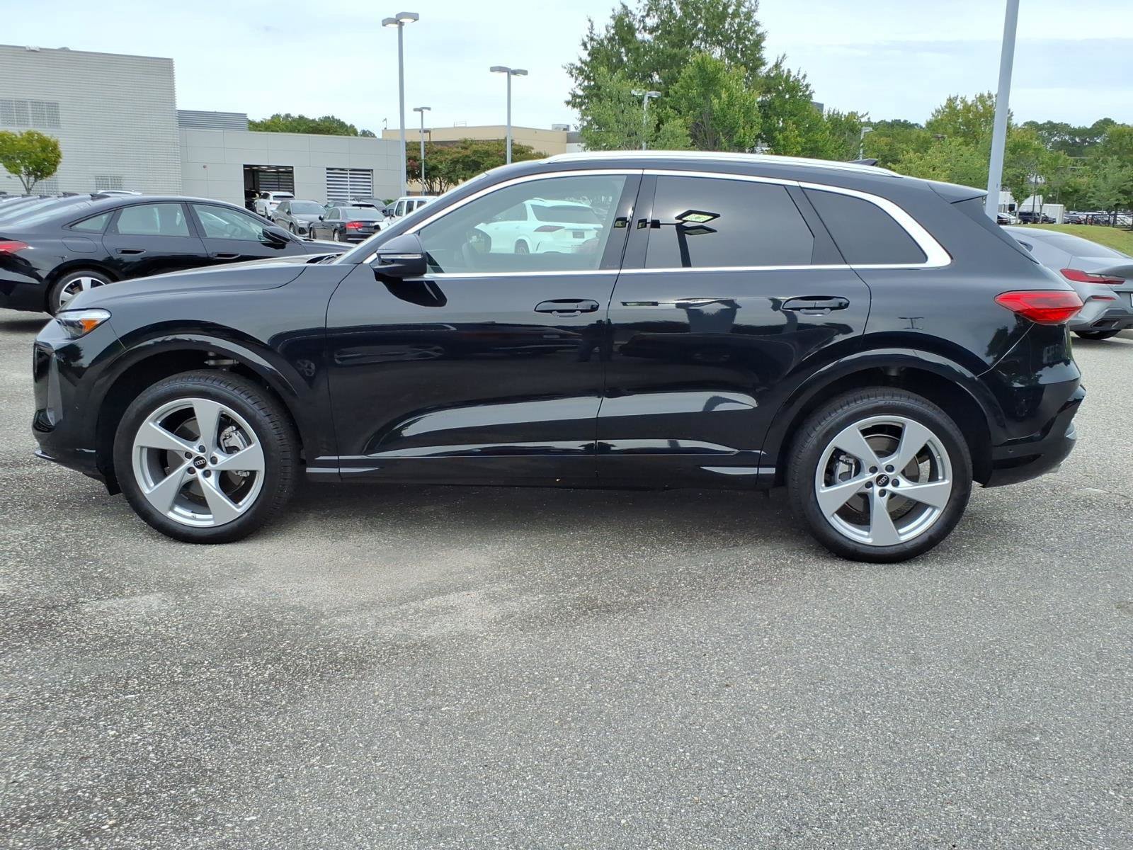Used 2025 Audi Q5 Premium Plus AWD/4WD image 3