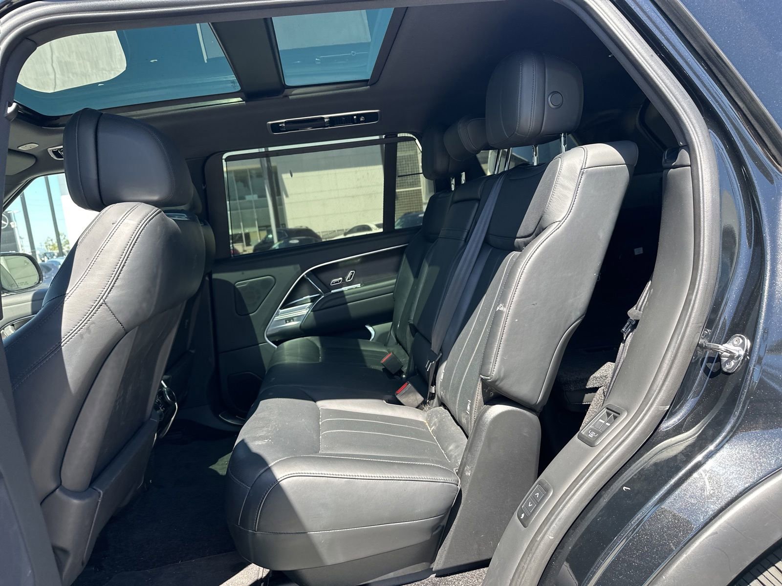 Used 2025 Land Rover Range Rover Long Wheelbase SE AWD/4WD image 18