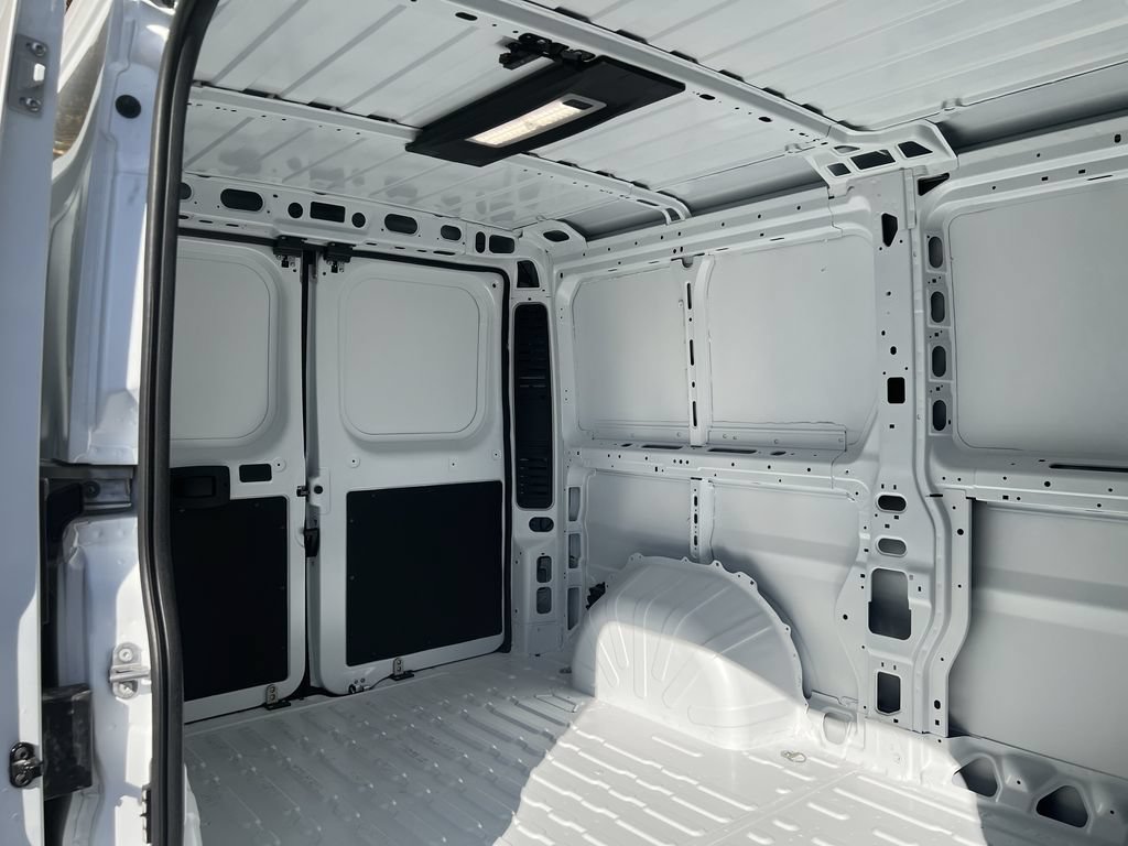 Used 2025 RAM ProMaster 2500 w/ Premium Convenience Group FWD image 18
