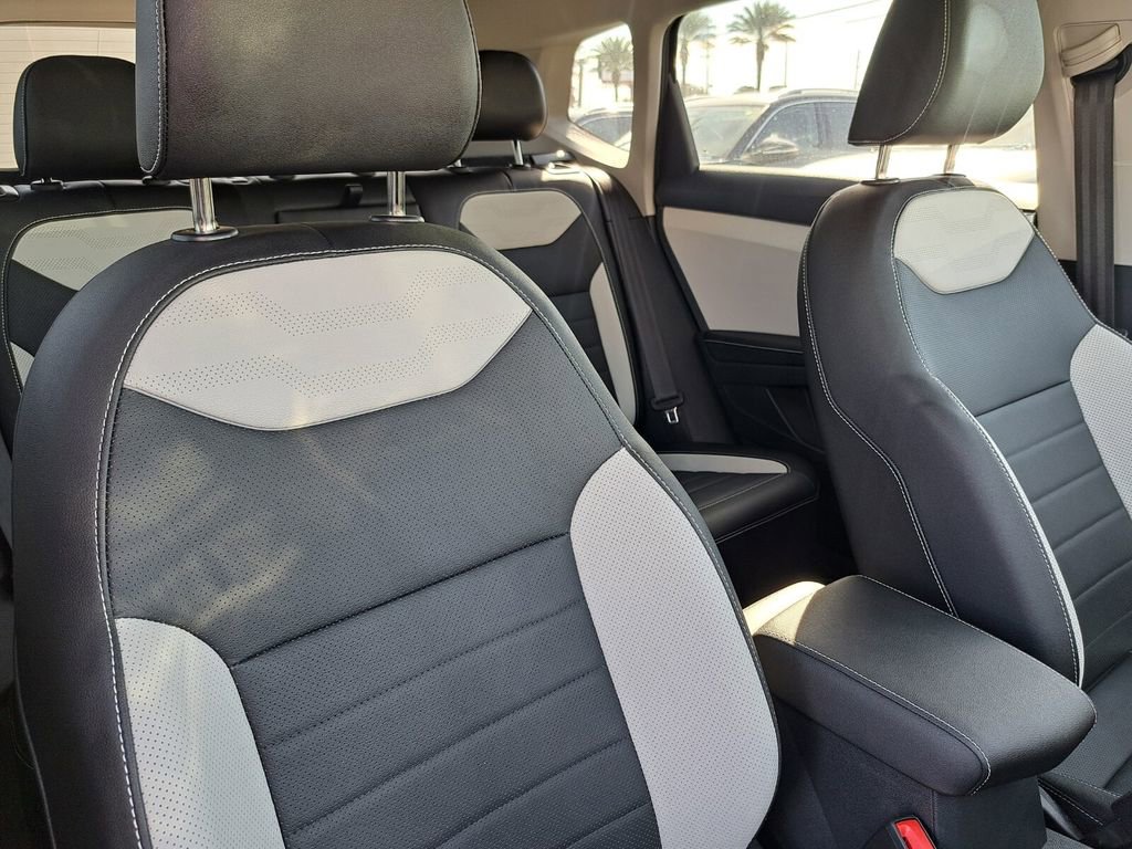 Used 2025 Volkswagen Taos SEL image 19