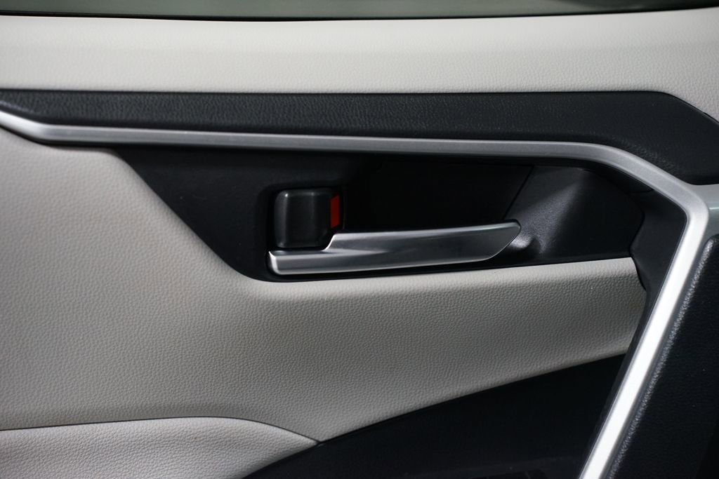 Used 2024 Toyota RAV4 XLE w/ Convenience Package image 32