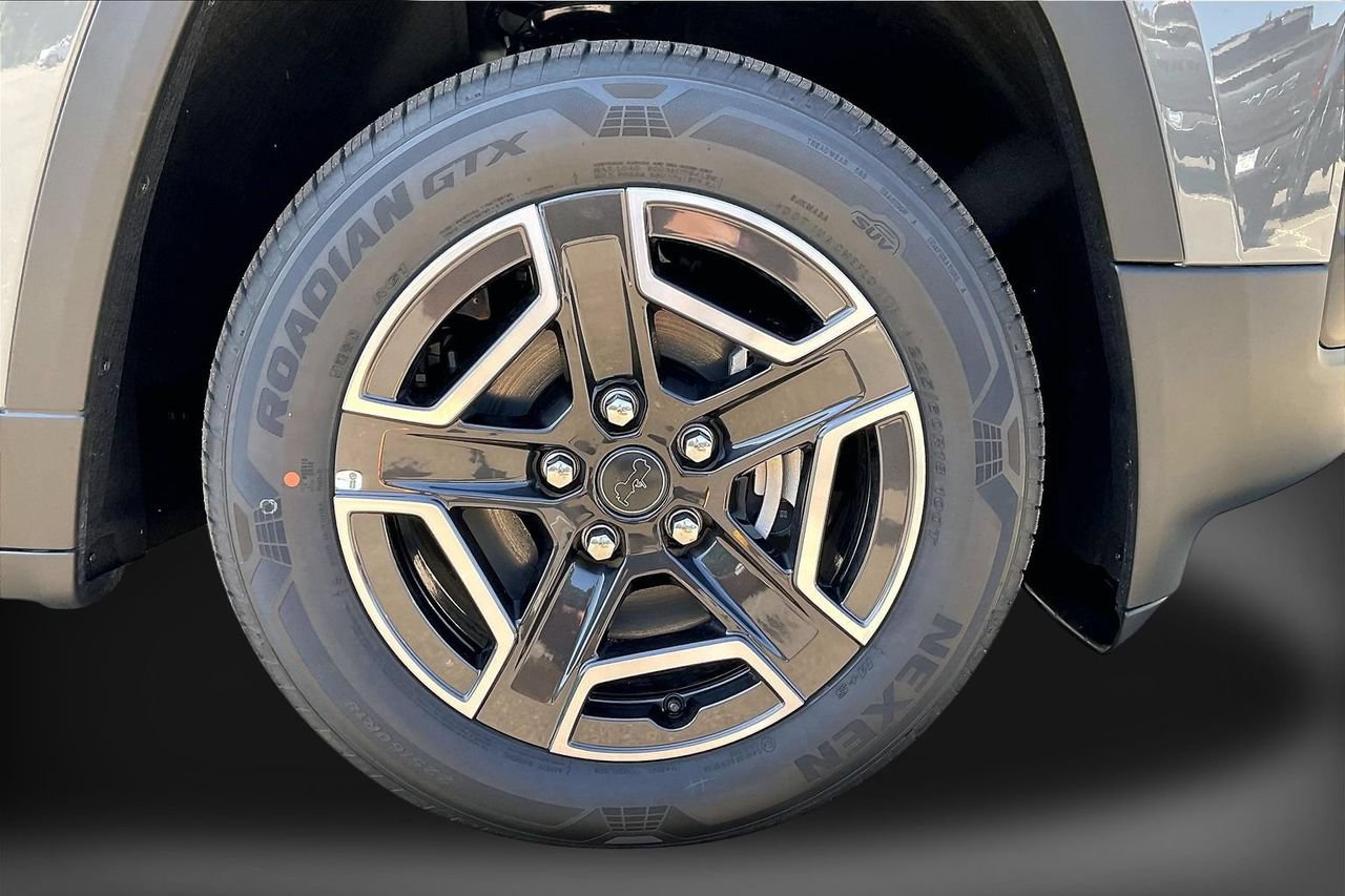 New 2026 Jeep Cherokee Laredo AWD/4WD image 30
