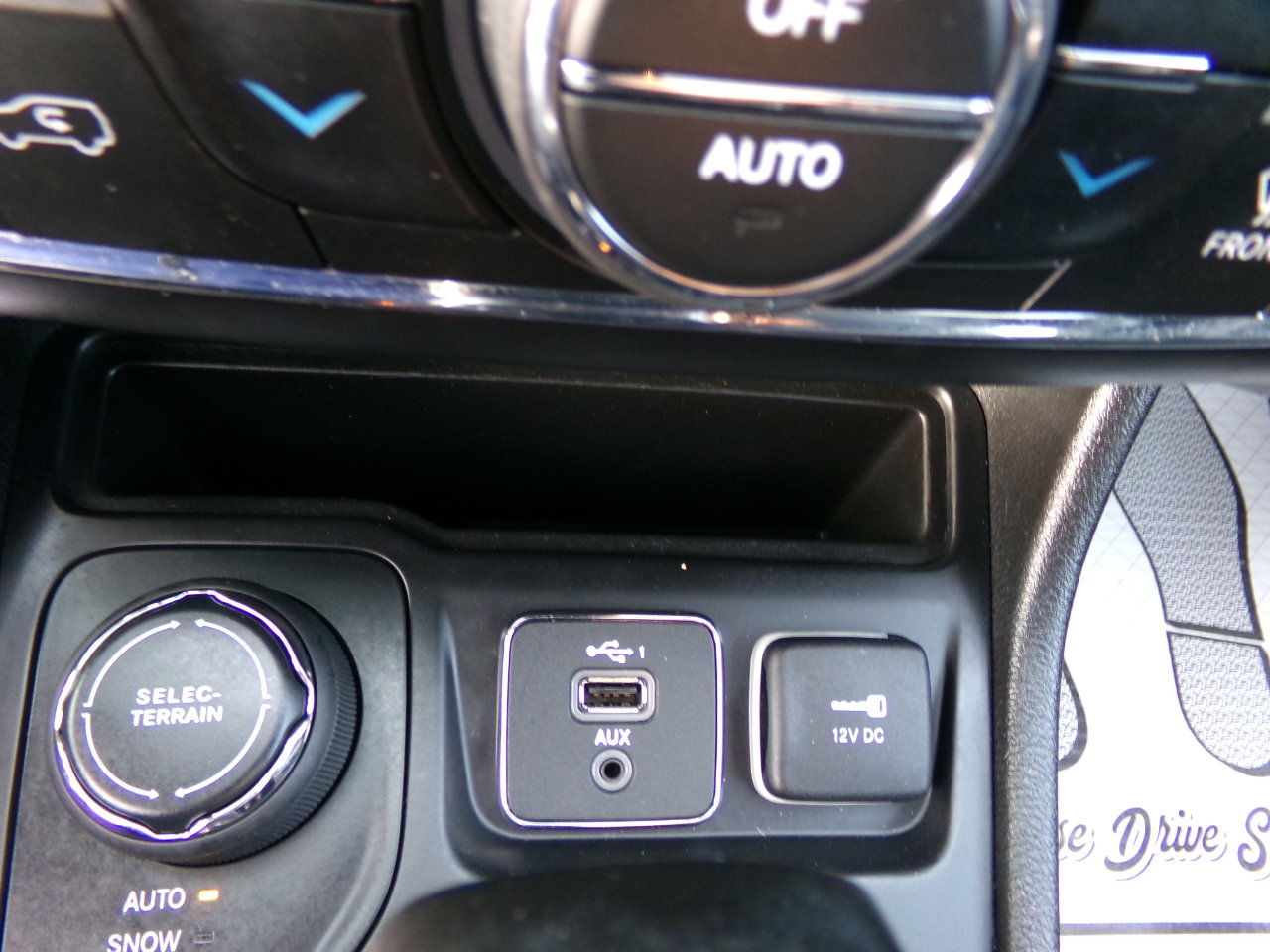 Used 2020 Jeep Cherokee Limited image 27