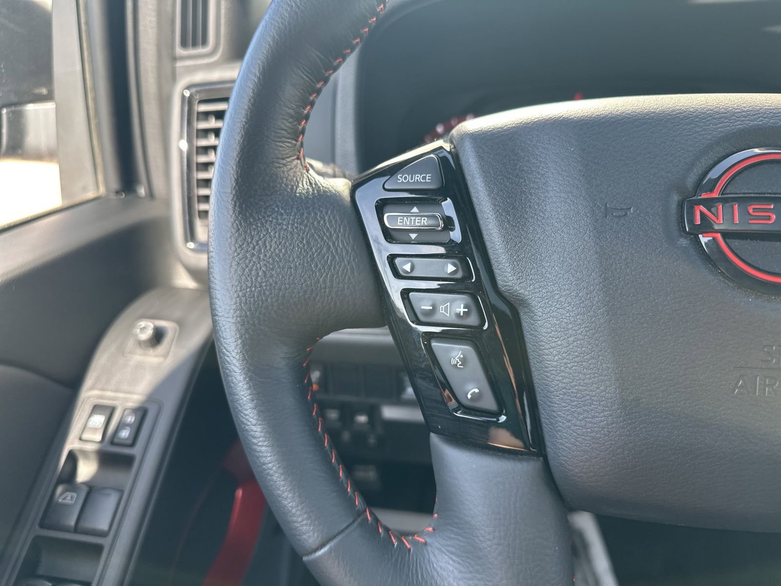 Used 2024 Nissan Frontier PRO-4X w/ Pro Premium Package AWD/4WD image 42