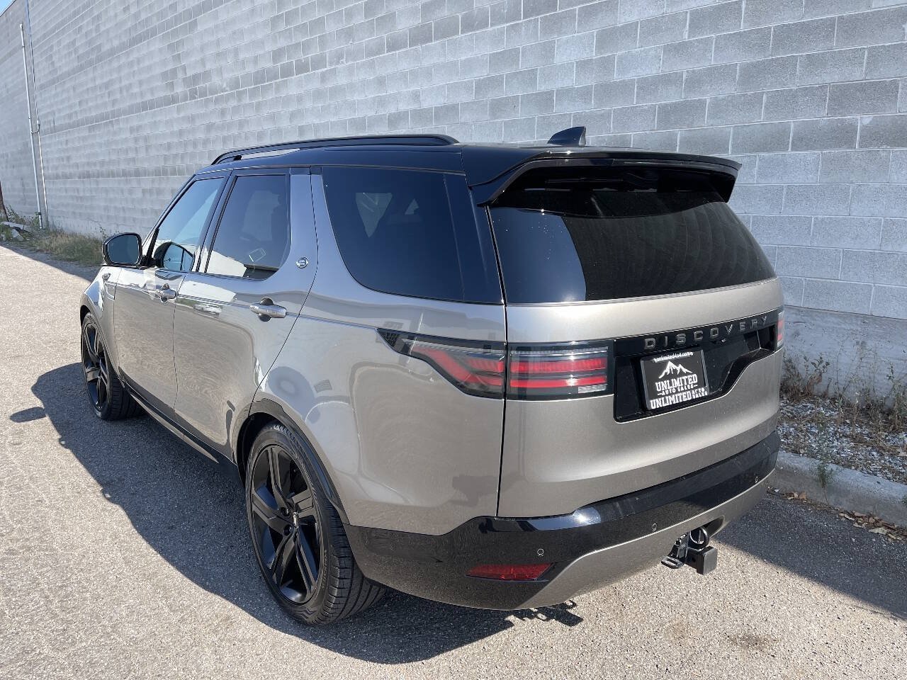 Used 2024 Land Rover Discovery Dynamic SE AWD/4WD image 5