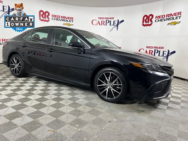 Used 2023 Toyota Camry SE image 1