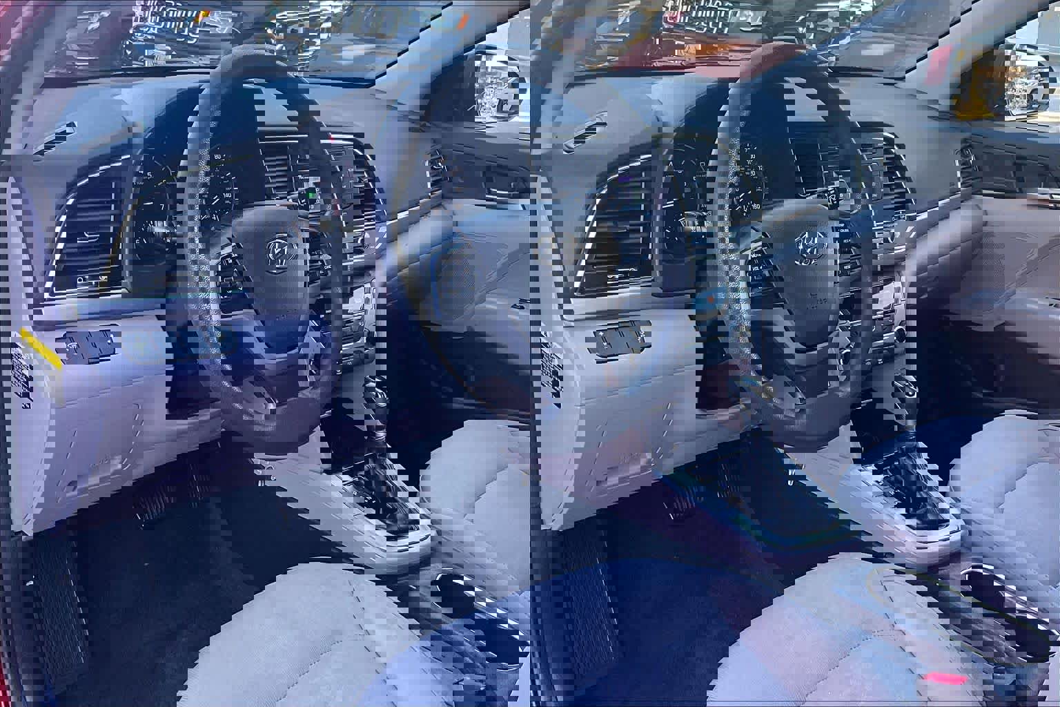 Used 2017 Hyundai Elantra SE image 18