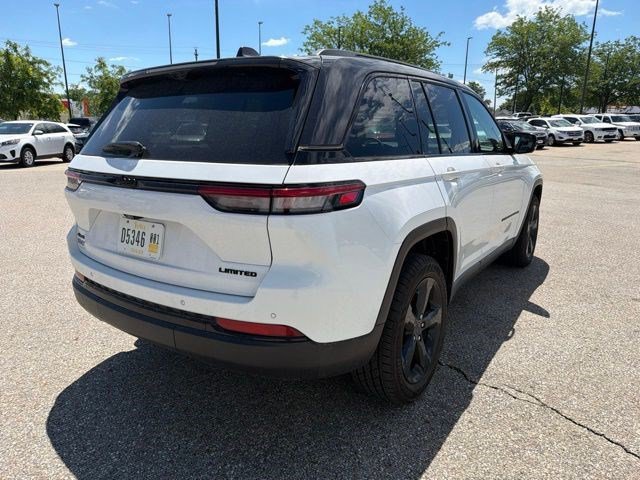 Used 2023 Jeep Grand Cherokee Limited w/ Luxury Tech Group II AWD/4WD image 5