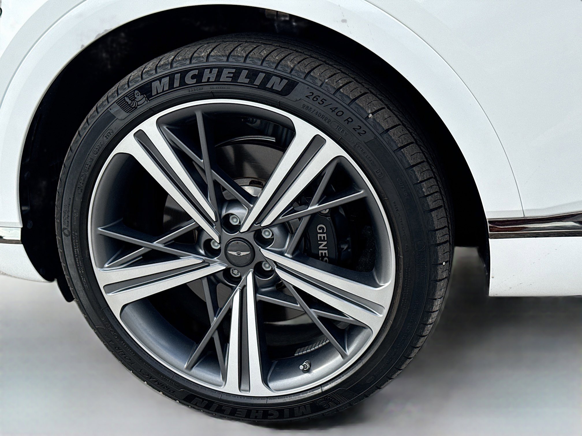 Used 2025 Genesis GV80 3.5T e-SC AWD/4WD image 9