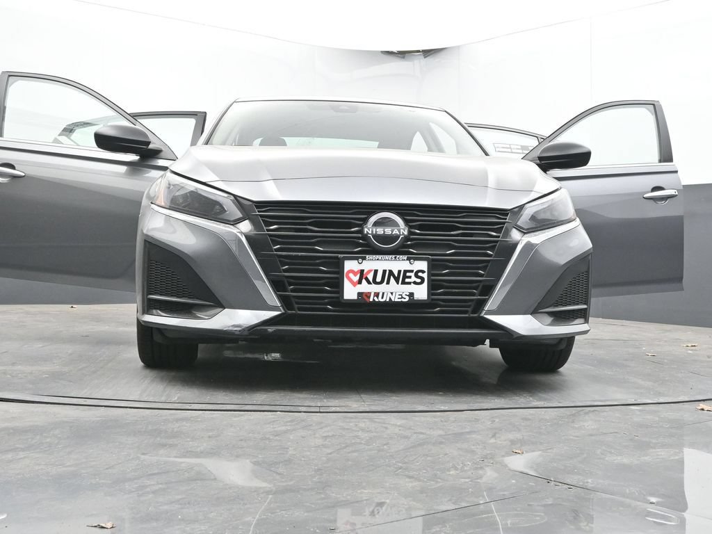 Used 2024 Nissan Altima 2.5 SV AWD/4WD image 51