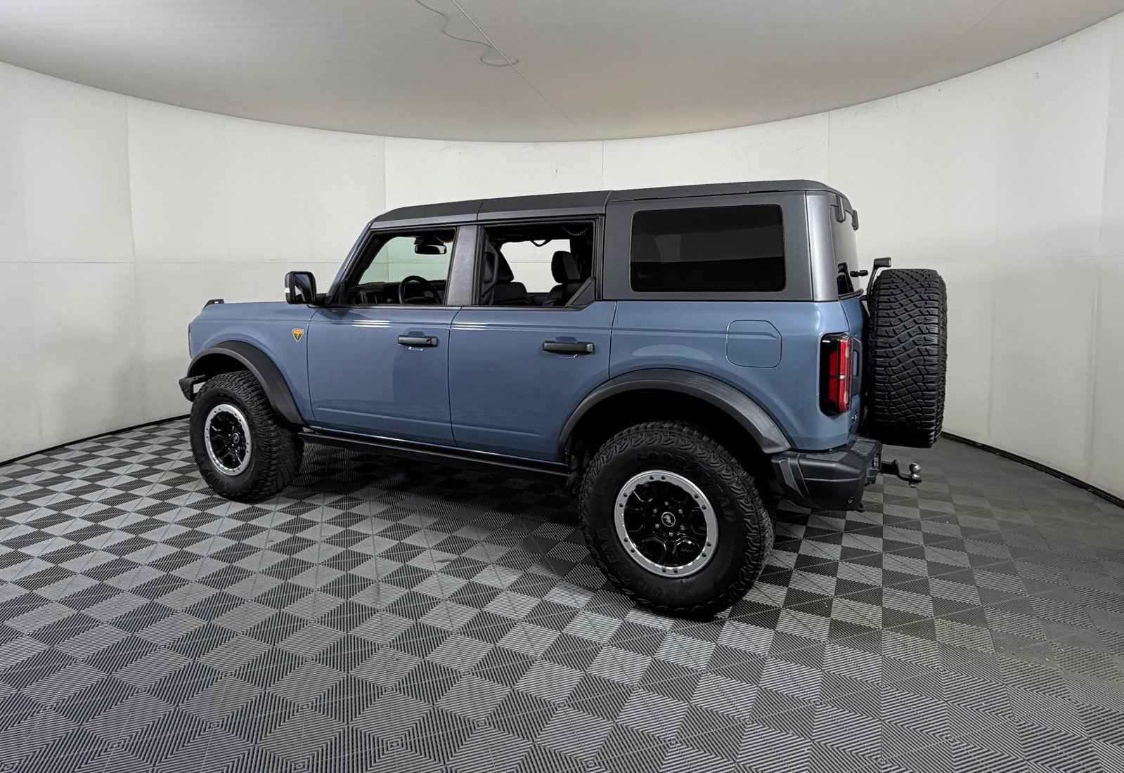 Used 2024 Ford Bronco Badlands image 3