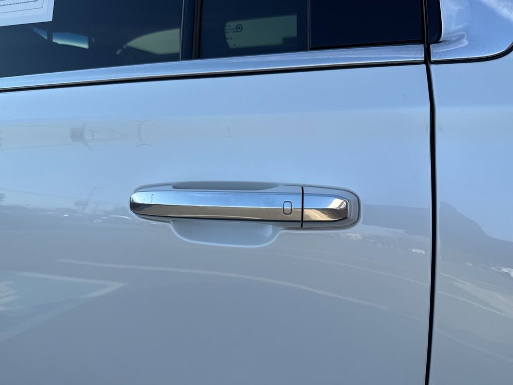 Used 2017 Cadillac Escalade ESV Luxury image 10