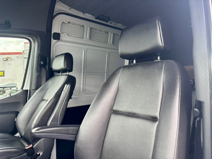 Used 2023 Mercedes-Benz Sprinter 3500 image 16