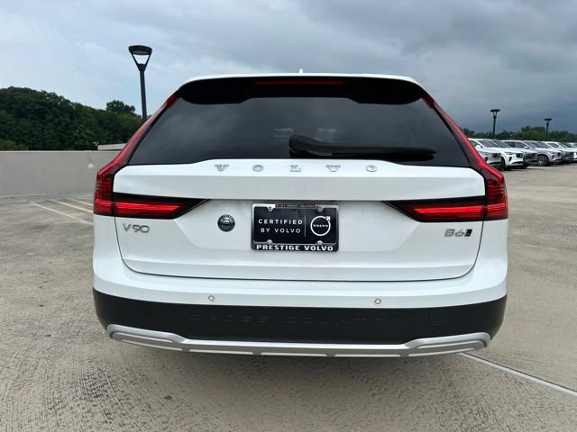 Certified 2025 Volvo V90 B6 Cross Country Plus AWD/4WD image 7