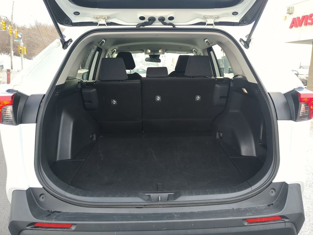 Used 2024 Toyota RAV4 LE image 28