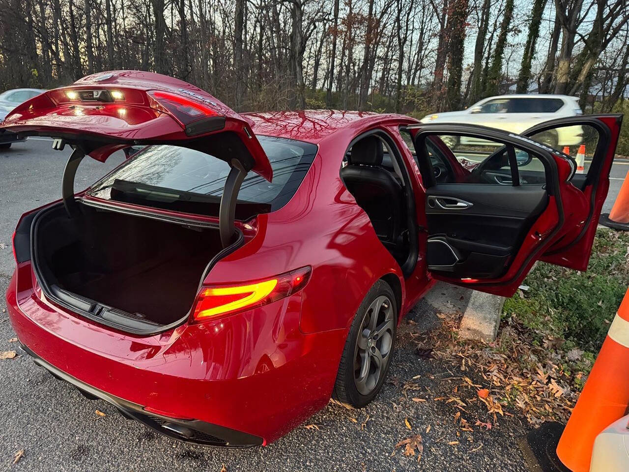 Used 2017 Alfa Romeo Giulia w/ Sport Appearance Package image 9