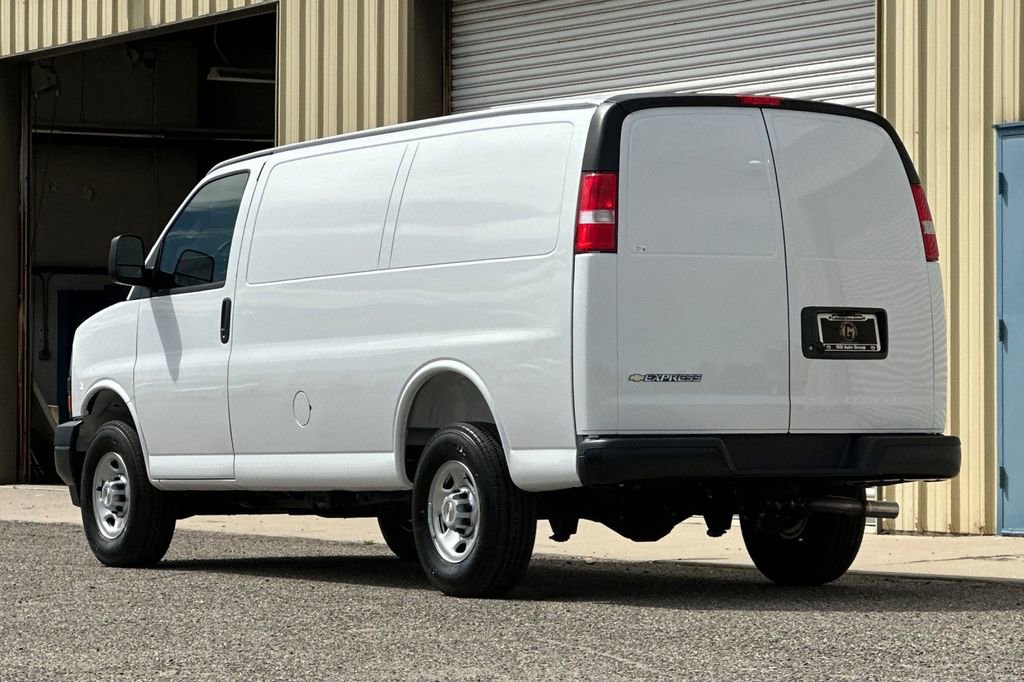 New 2026 Chevrolet Express 3500 RWD image 4