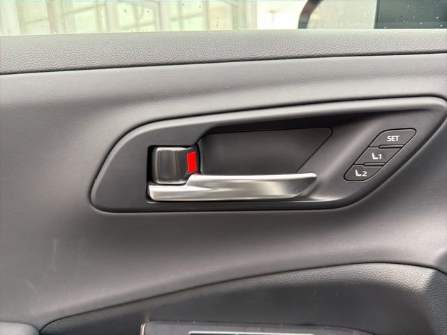 Used 2023 Toyota Crown Limited image 18