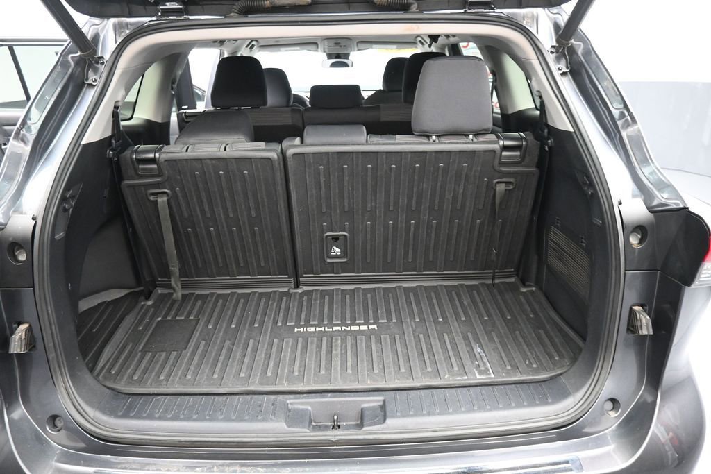 Used 2020 Toyota Highlander LE AWD/4WD image 23
