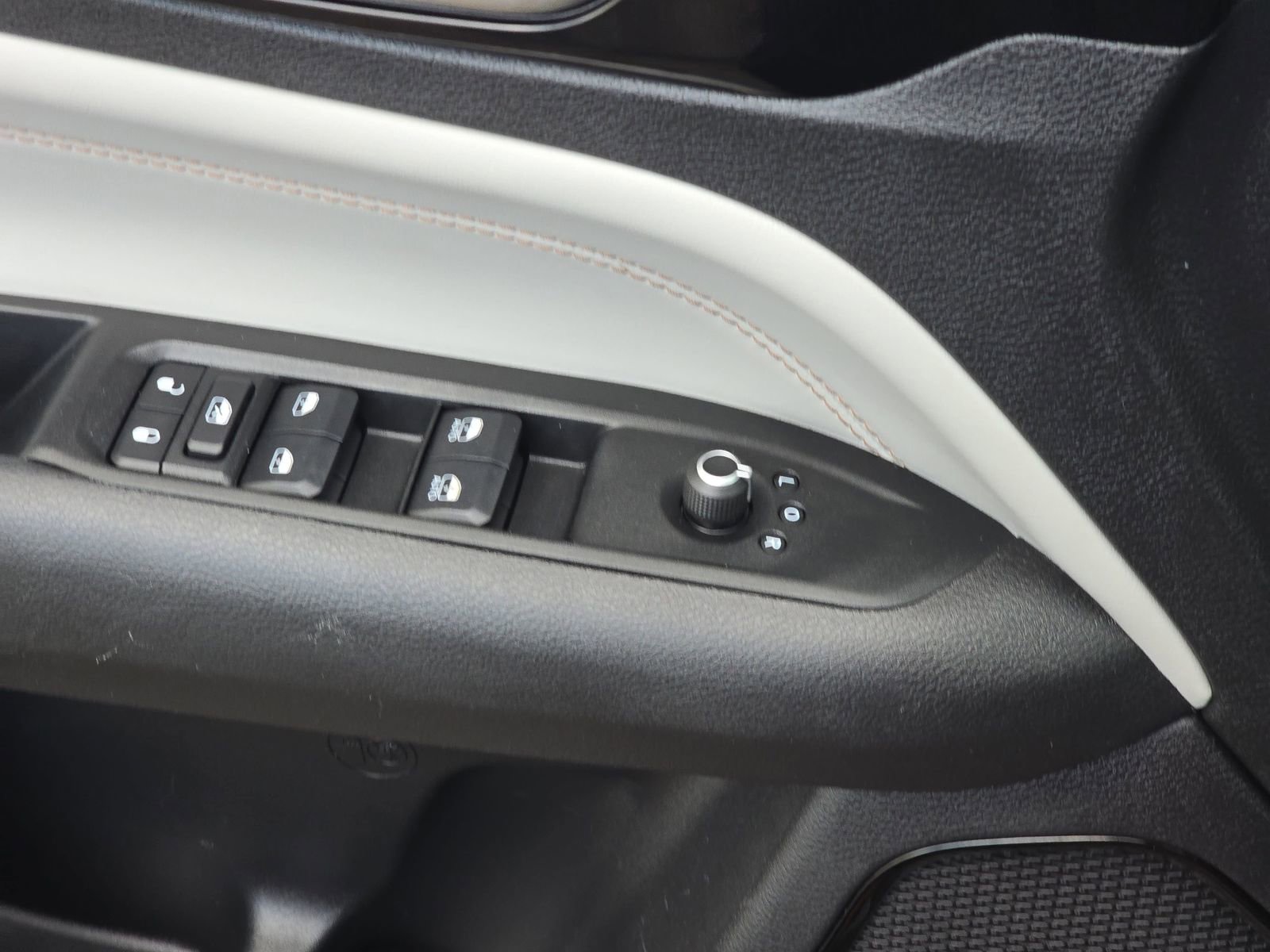 Used 2022 Jeep Compass Limited image 34