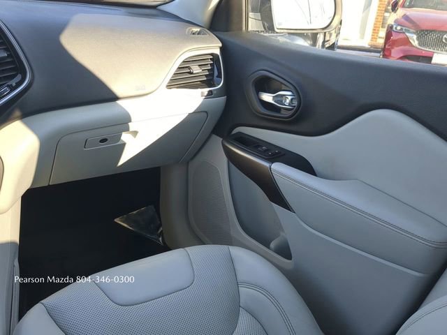 Used 2019 Jeep Cherokee Limited image 17