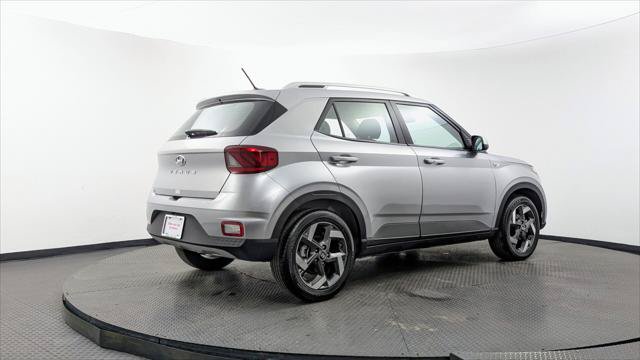 Used 2026 Hyundai Venue SEL FWD image 8