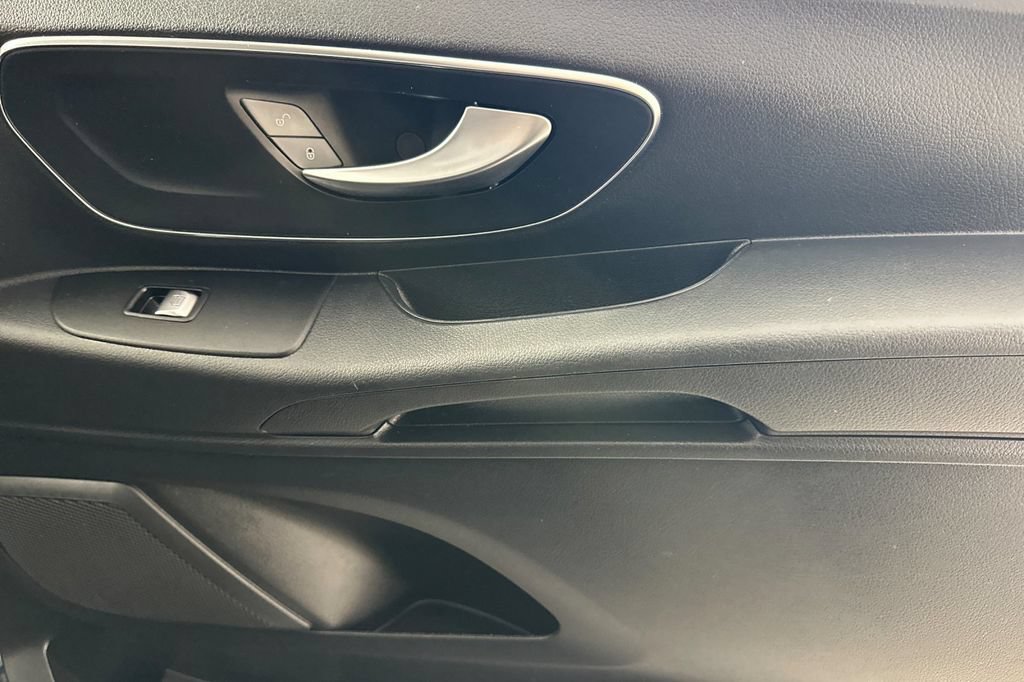 Used 2021 Mercedes-Benz Metris Passenger image 21