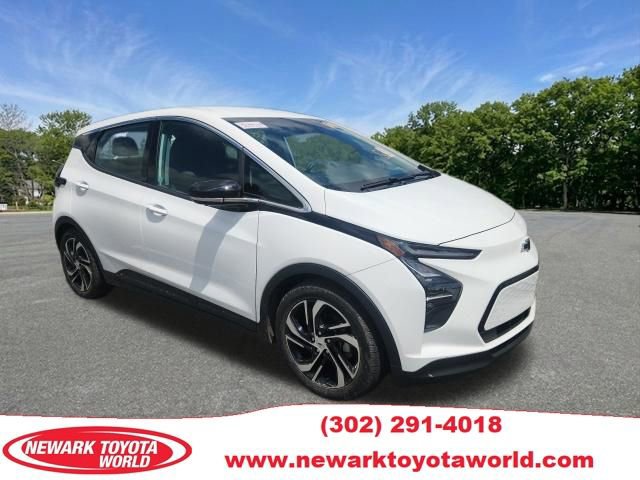Used 2023 Chevrolet Bolt LT w/ Infotainment Package FWD image 1