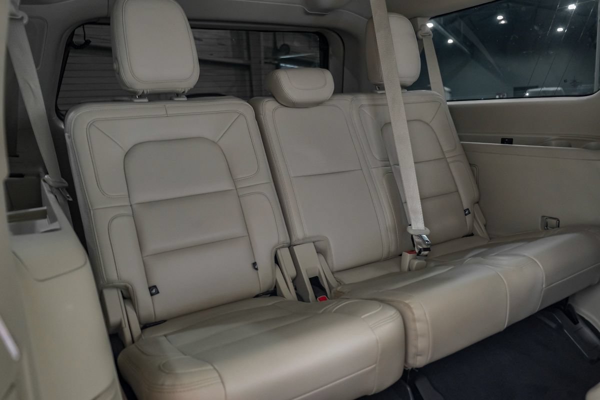 Used 2020 Lincoln Navigator L Reserve w/ Luxury Package RWD image 39