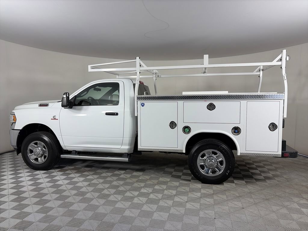 Used 2024 RAM 3500 Tradesman w/ Chrome Appearance Group AWD/4WD image 4