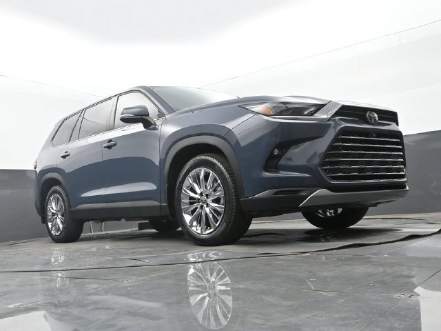 Used 2024 Toyota Grand Highlander AWD image 11