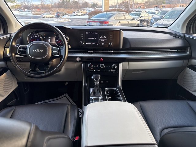Certified 2023 Kia Carnival LX image 9